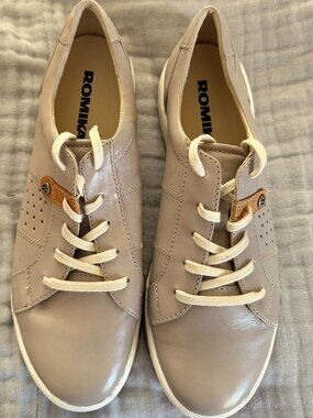 EUC Romika Leather Tennis/Walking Shoe - Size 39 (US Size 8)